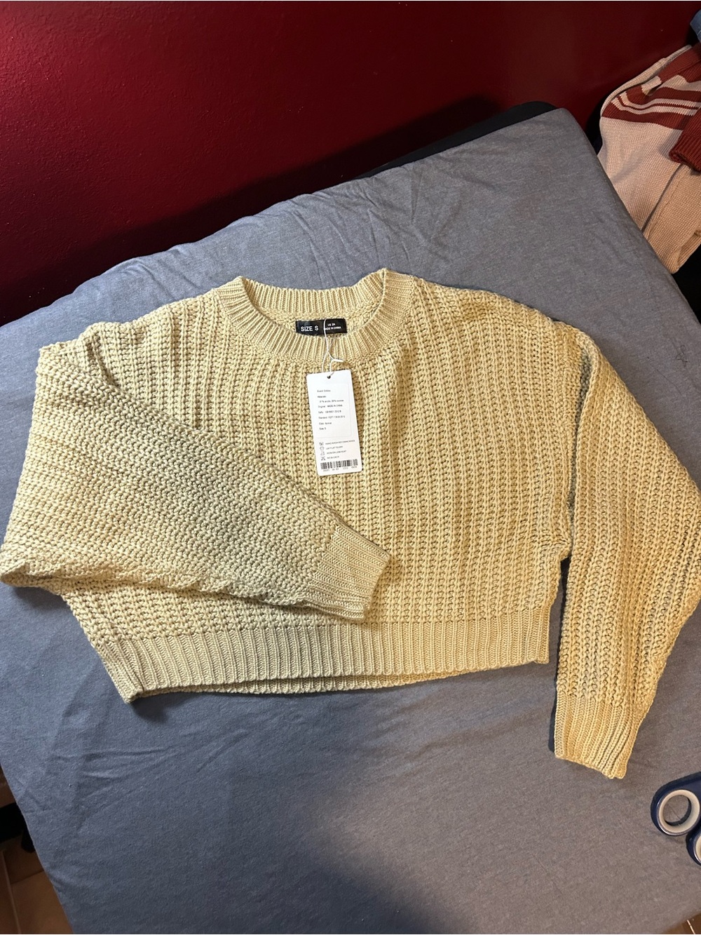 Ckikiou Cropped Textured Crewneck Sweater in Beige size small